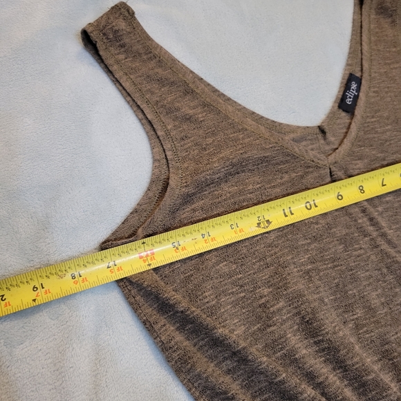 ✨️3 for $15✨️ Eclipse romper v-neck with pockets size medium in forest green - Picture 6 of 8